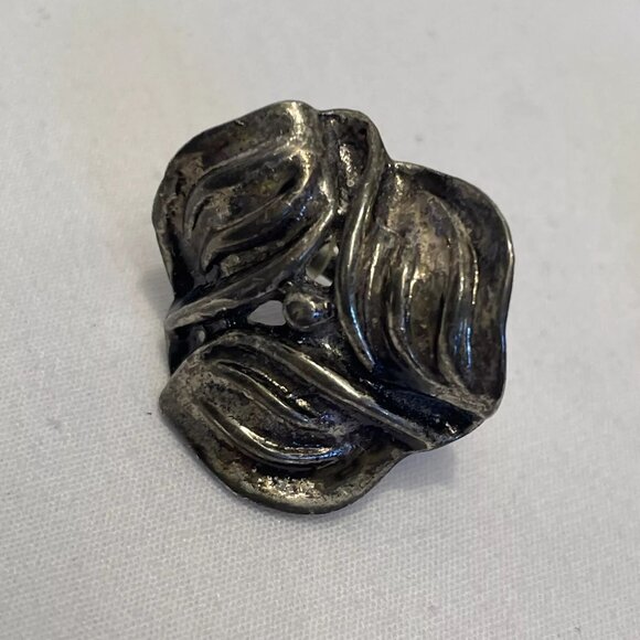 Two Pairs of Vintage Clip-on Earrings Oval & 3 Leaf Antique Looking - Picture 6 of 9